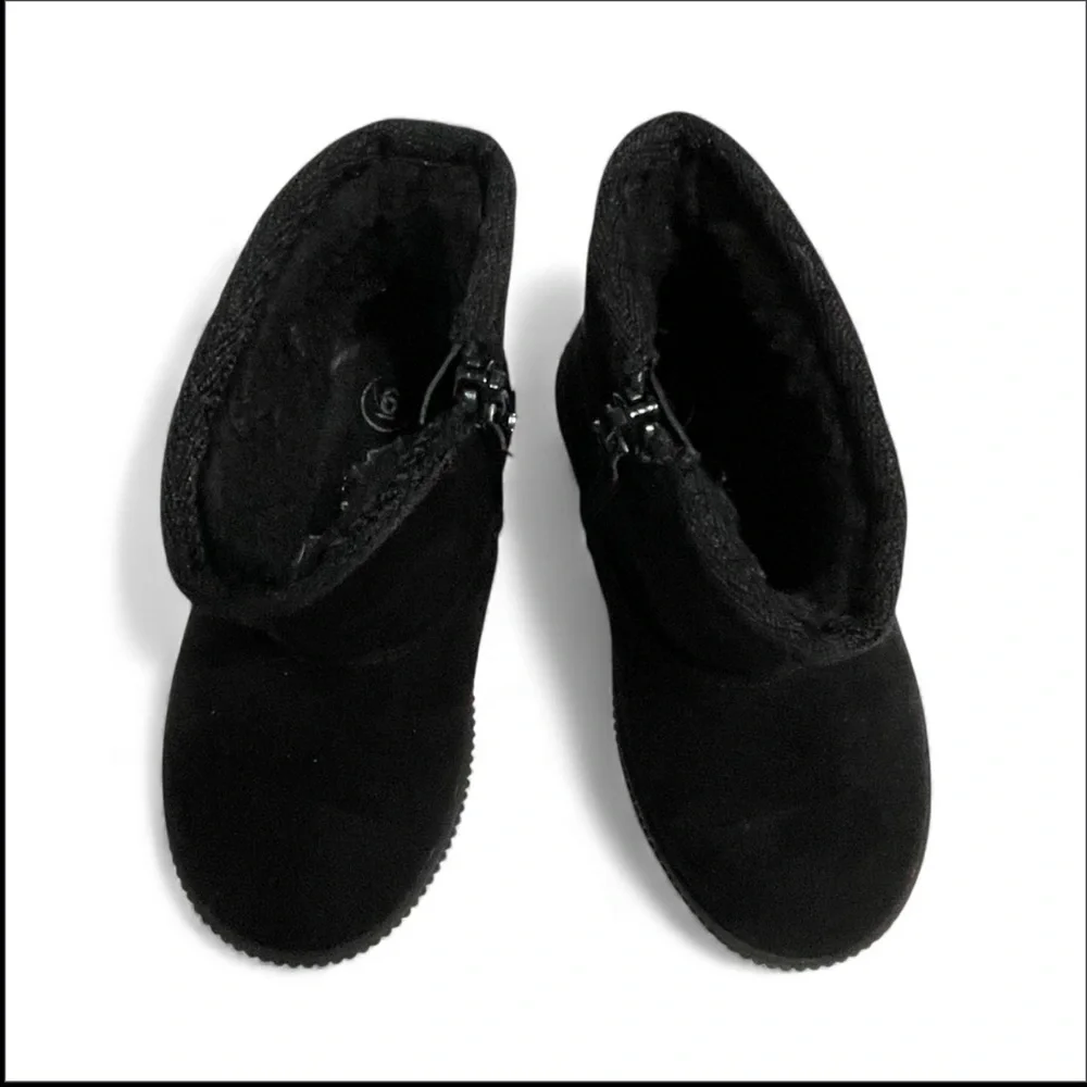Cat and Jack Cozy Black Kids Boots Faux Fur Inside